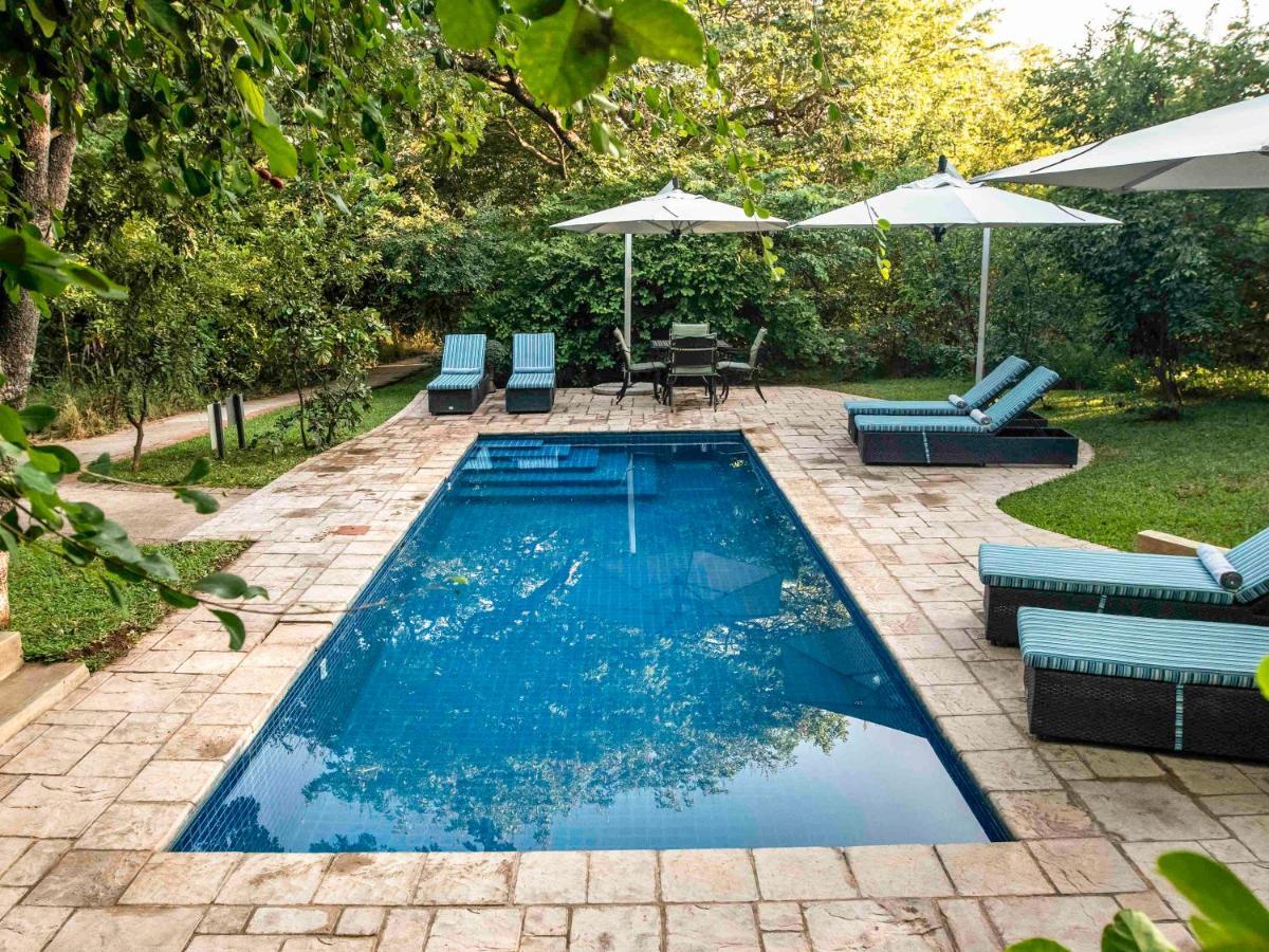 Mbano Manor Hotel Victoria Falls Dış mekan fotoğraf