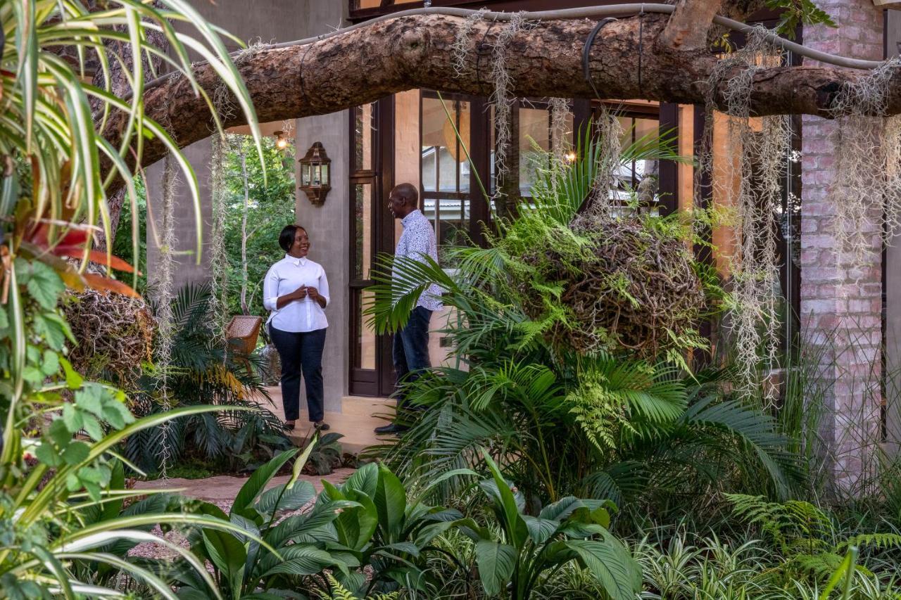 Mbano Manor Hotel Victoria Falls Dış mekan fotoğraf