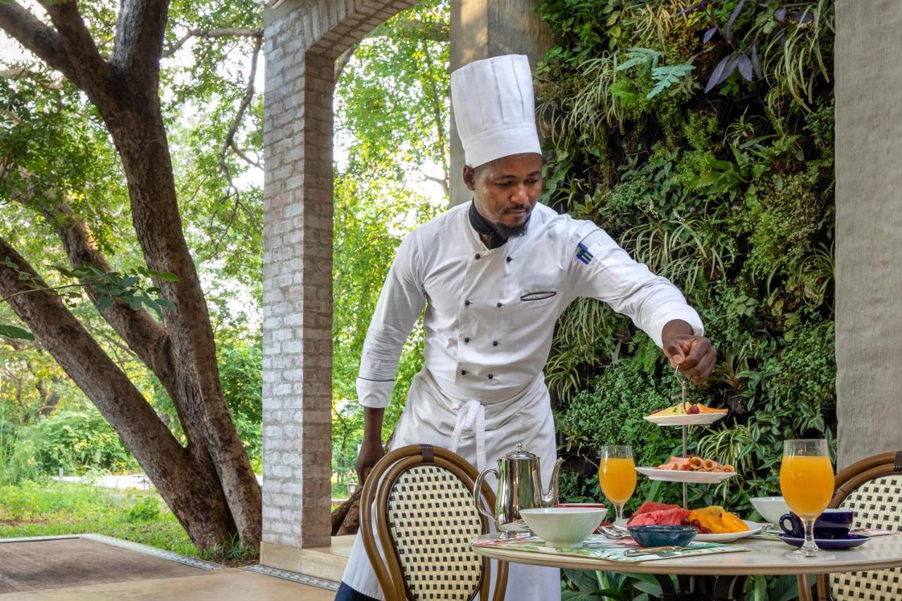 Mbano Manor Hotel Victoria Falls Dış mekan fotoğraf
